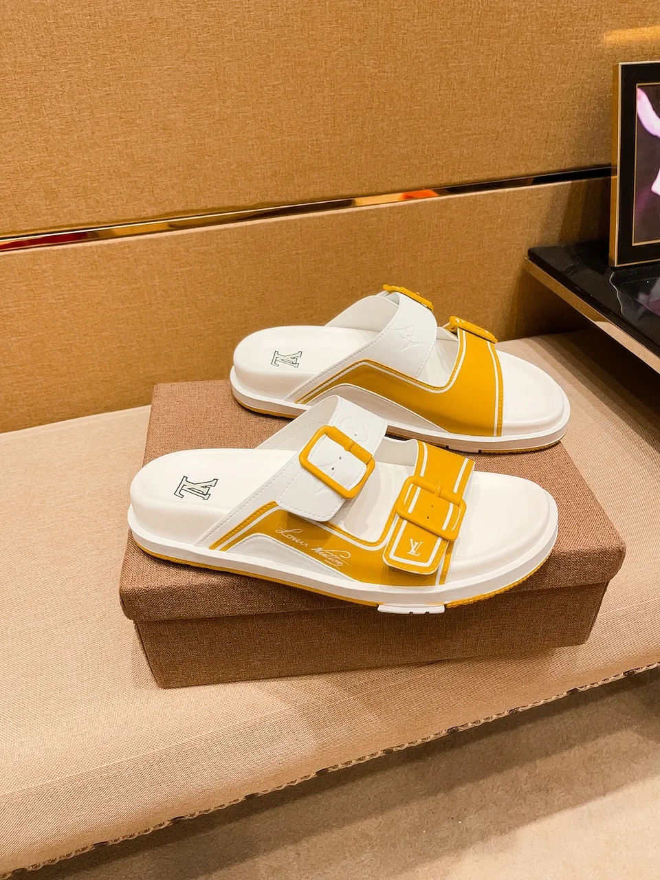 Men's shoes 💰 380 💰 New model on the market 🔥 [LV 🔥 Slippers] High-end 1:1 mold customization of first-layer cowhide, original upgraded version of the outsole, lighter and non-slip. The market's top quality, fashionable and trendy, versatile and popular, simple yet tasteful, a must-have for fashionistas, exuding a fashionable and casual atmosphere, fashion is at your feet, full of confidence, the same style at the counter 👍The season of spring and summer slippers is here, they are super beautiful to wear, 38-44, multiple colors available🔥